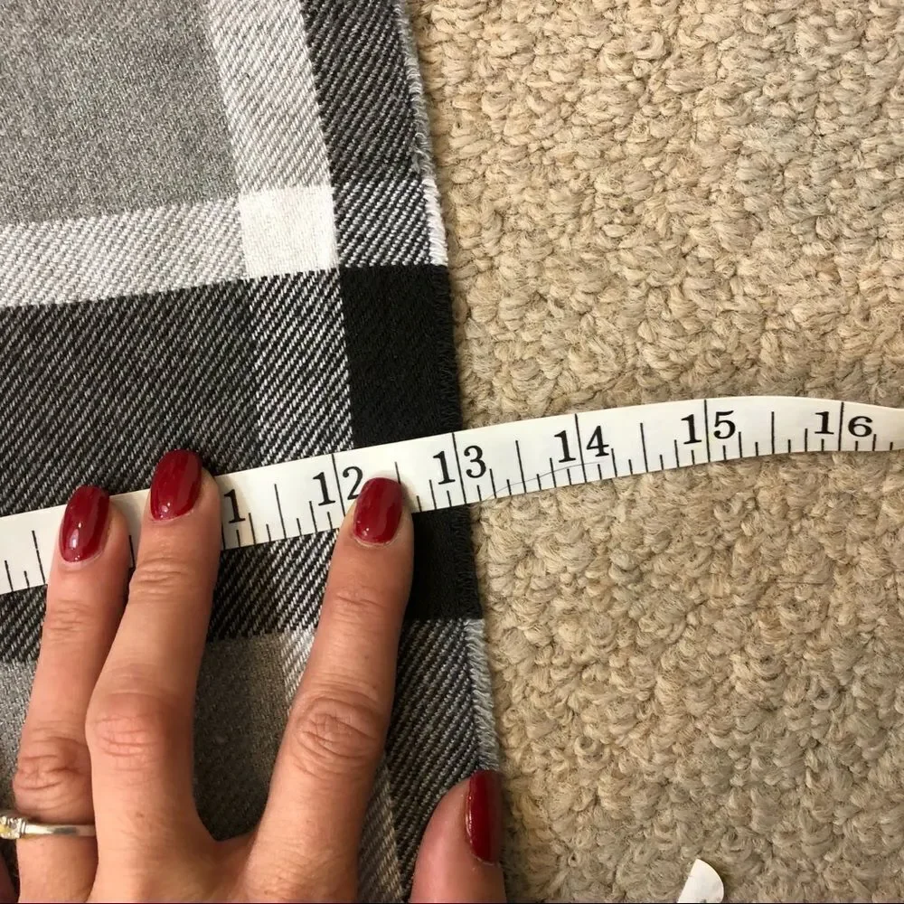 BNWT‎ Fashions by Mirabeau Plaid Scarf Black Grey
